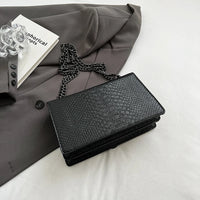 Retro Style Fashion Chain Shoulder Bag.