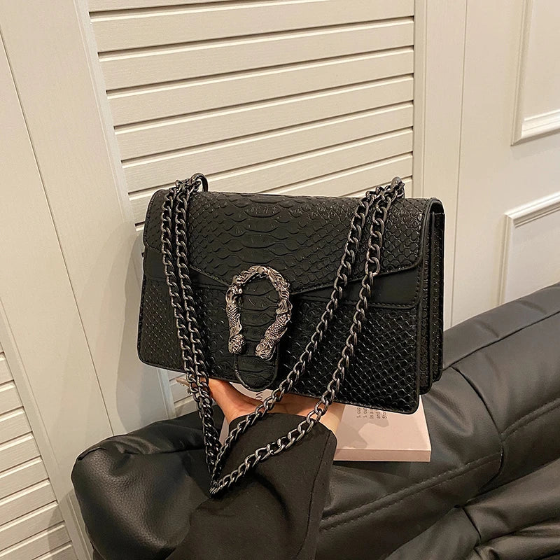Retro Style Fashion Chain Shoulder Bag.