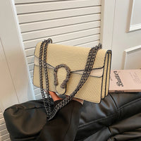Retro Style Fashion Chain Shoulder Bag.