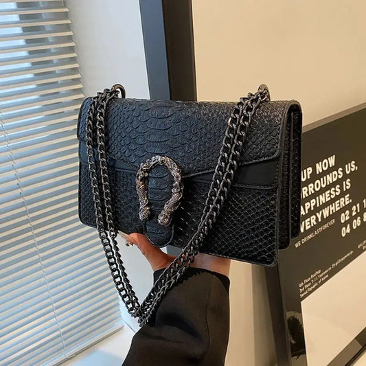 Retro Style Fashion Chain Shoulder Bag.